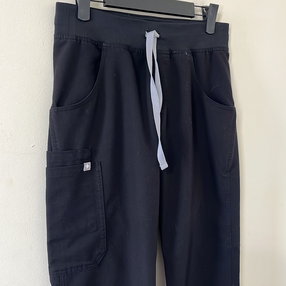FIGS Black Kade Cargo Scrub Pants Size Extra Small Petite - Picture 7 of 14